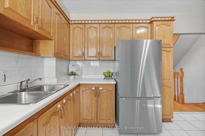 Photo 15 at 533 Milverton Boulevard, Danforth, Toronto