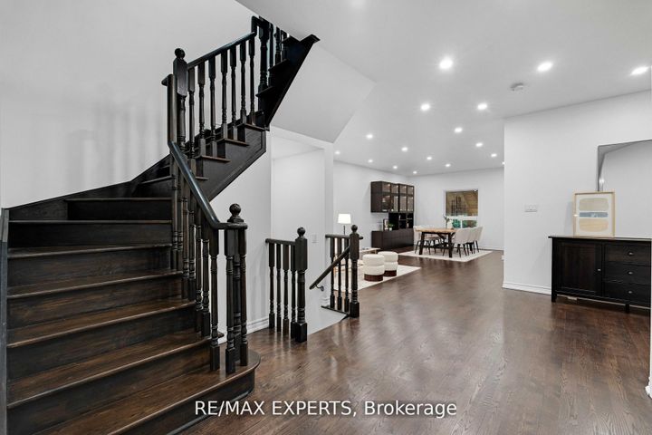 Photo 5 at 76 Cetona Avenue, Vellore Village, Vaughan