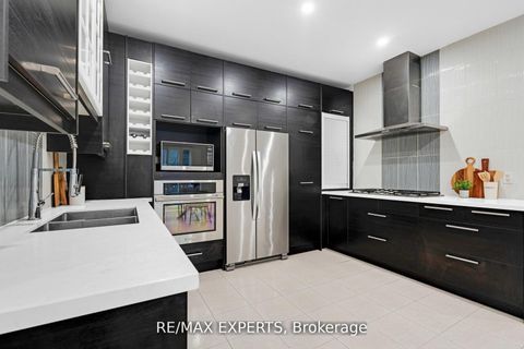 Photo 13 at 76 Cetona Avenue, Vellore Village, Vaughan