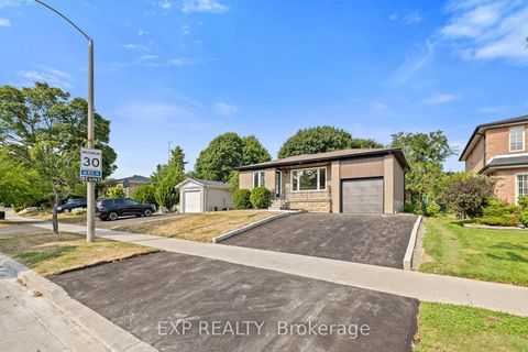 Photo 2 at 5 Midcroft Drive, Malvern West, Toronto