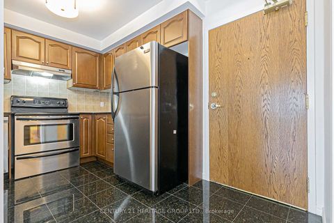 Photo 3 at 414 - 2 Maison Parc Court, Lakeview Estates, Vaughan