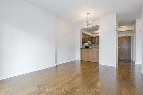 Photo 8 at 414 - 2 Maison Parc Court, Lakeview Estates, Vaughan