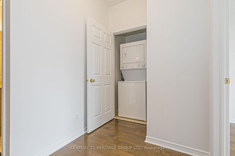 Photo 12 at 414 - 2 Maison Parc Court, Lakeview Estates, Vaughan