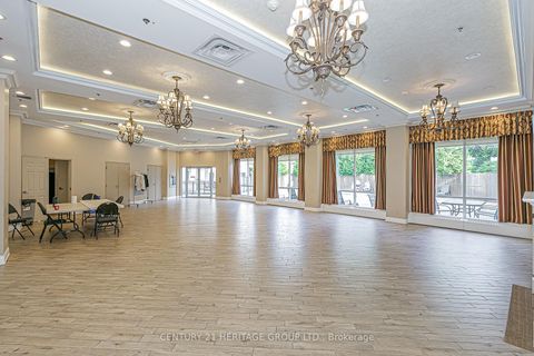 Photo 16 at 414 - 2 Maison Parc Court, Lakeview Estates, Vaughan