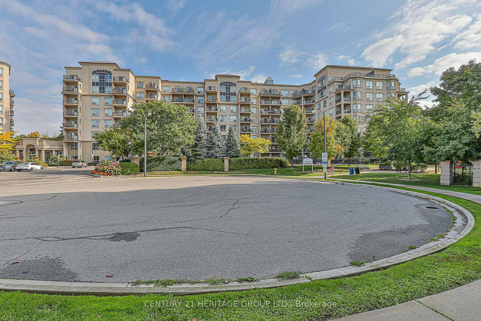 414 - 2 Maison Parc Court, Lakeview Estates, Vaughan 