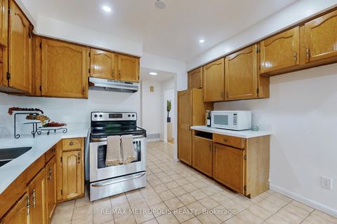 Photo 10 at 6 Rockwood Drive, Cliffcrest, Toronto
