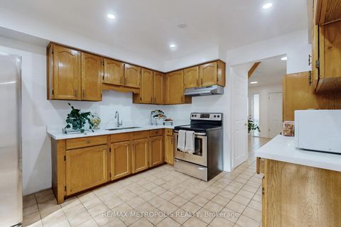 Photo 11 at 6 Rockwood Drive, Cliffcrest, Toronto