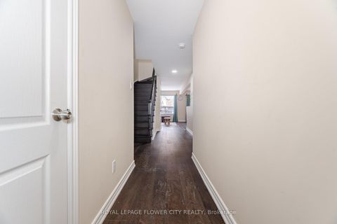 Photo 5 at 68 Denton Circle, Maple, Vaughan