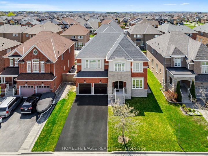Photo 1 at 27 Scarlet Way, Bradford, Bradford West Gwillimbury