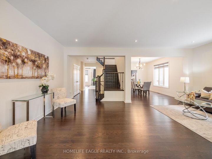 Photo 2 at 27 Scarlet Way, Bradford, Bradford West Gwillimbury