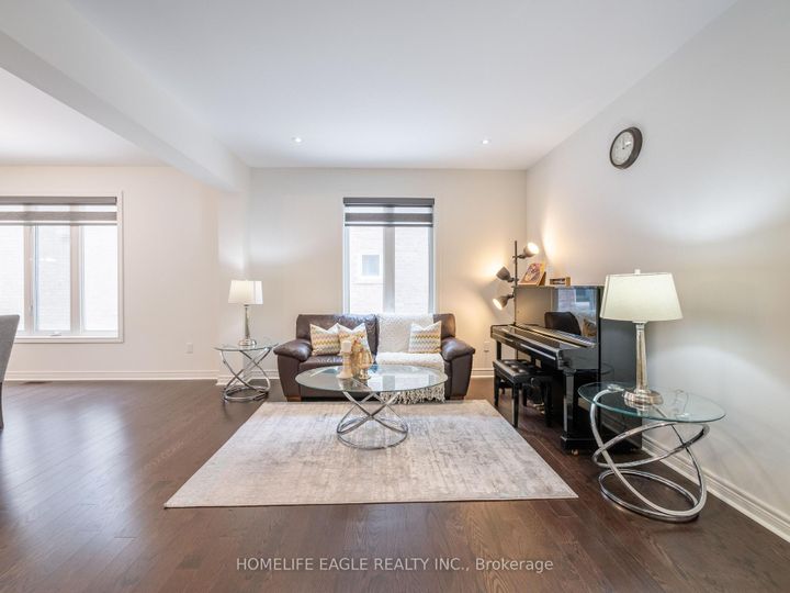 Photo 5 at 27 Scarlet Way, Bradford, Bradford West Gwillimbury