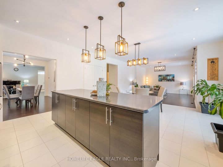 Photo 11 at 27 Scarlet Way, Bradford, Bradford West Gwillimbury