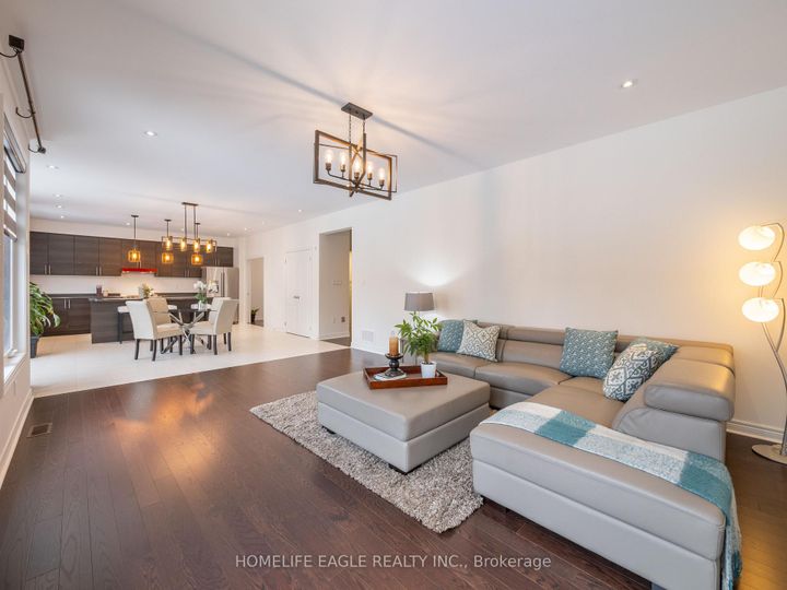 Photo 14 at 27 Scarlet Way, Bradford, Bradford West Gwillimbury