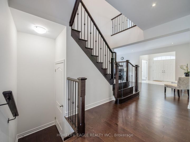 Photo 16 at 27 Scarlet Way, Bradford, Bradford West Gwillimbury