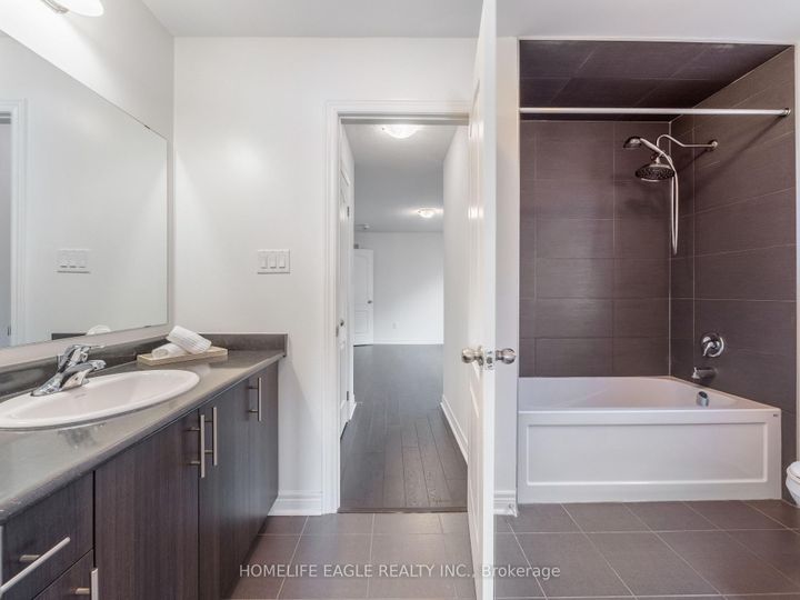 Photo 31 at 27 Scarlet Way, Bradford, Bradford West Gwillimbury