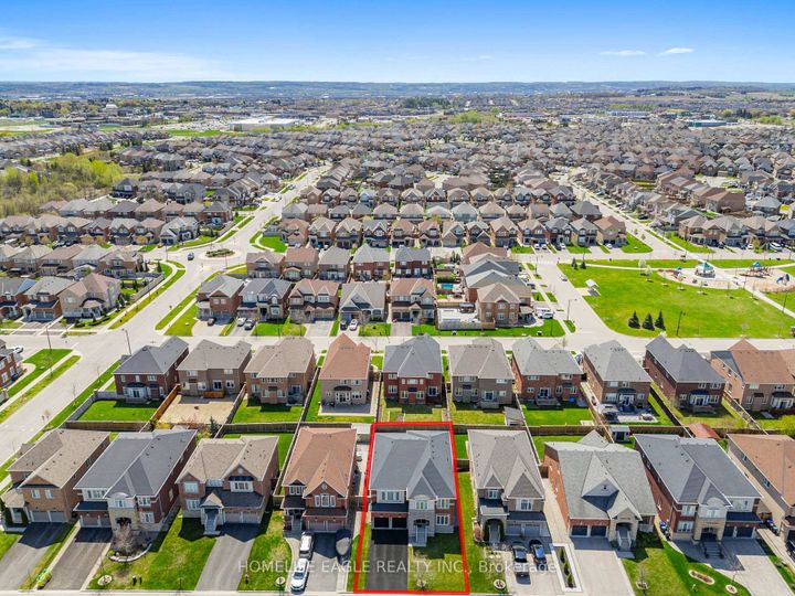 Photo 38 at 27 Scarlet Way, Bradford, Bradford West Gwillimbury