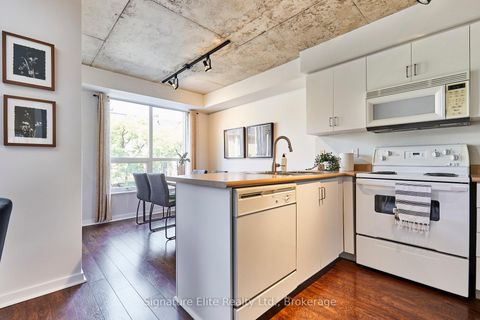 Photo 4 at 201 - 800 King Street W, Niagara, Toronto