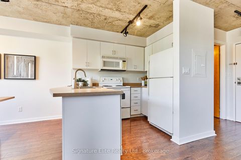 Photo 5 at 201 - 800 King Street W, Niagara, Toronto