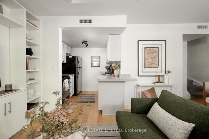 Photo 7 at 6 - 87 Lillian Street, Mount Pleasant West, Toronto
