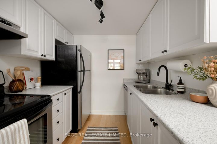 Photo 8 at 6 - 87 Lillian Street, Mount Pleasant West, Toronto