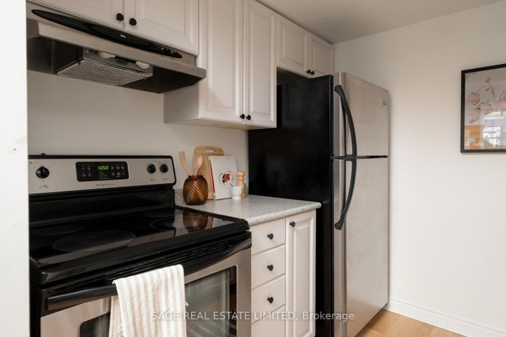 Photo 9 at 6 - 87 Lillian Street, Mount Pleasant West, Toronto