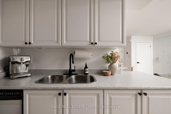 Photo 10 at 6 - 87 Lillian Street, Mount Pleasant West, Toronto