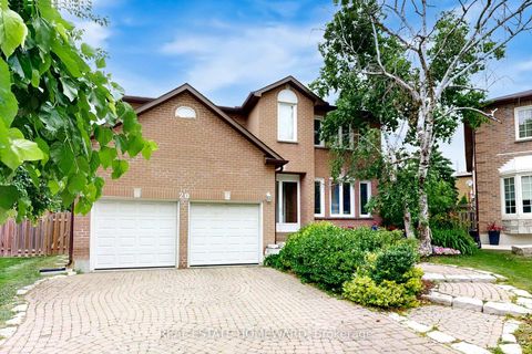 Photo 1 at 20 Anvil Court, Westbrook, Richmond Hill