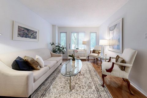 Photo 3 at 20 Anvil Court, Westbrook, Richmond Hill