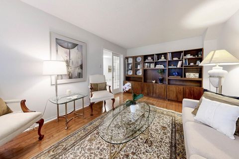 Photo 4 at 20 Anvil Court, Westbrook, Richmond Hill