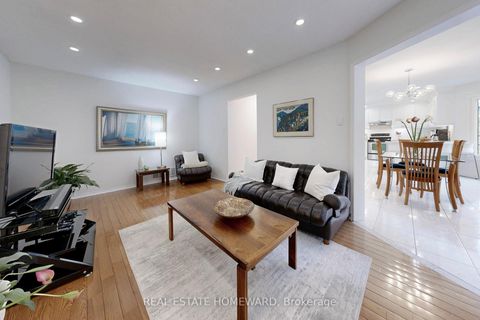 Photo 6 at 20 Anvil Court, Westbrook, Richmond Hill