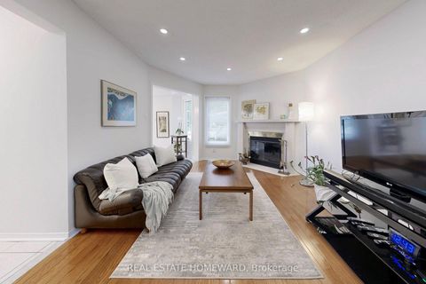 Photo 7 at 20 Anvil Court, Westbrook, Richmond Hill