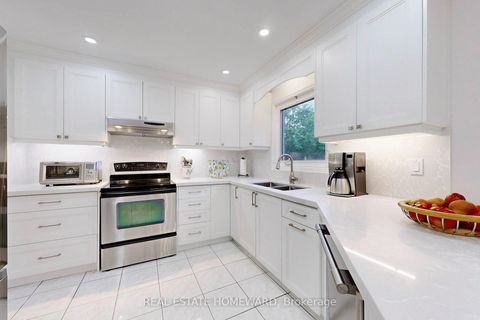 Photo 11 at 20 Anvil Court, Westbrook, Richmond Hill