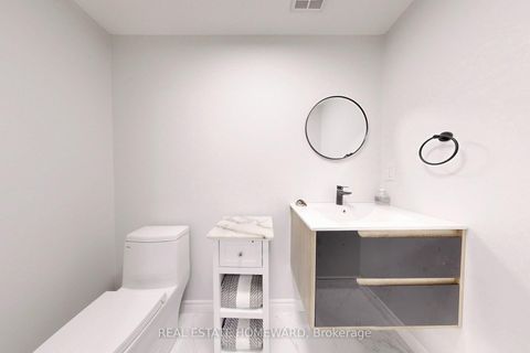 Photo 32 at 20 Anvil Court, Westbrook, Richmond Hill