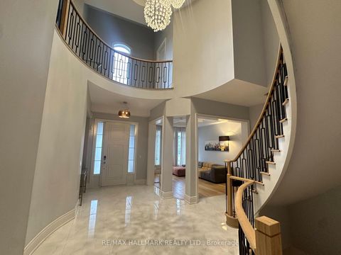 Photo 2 at 41 Glen Abbey Trail, Kleinburg, Vaughan