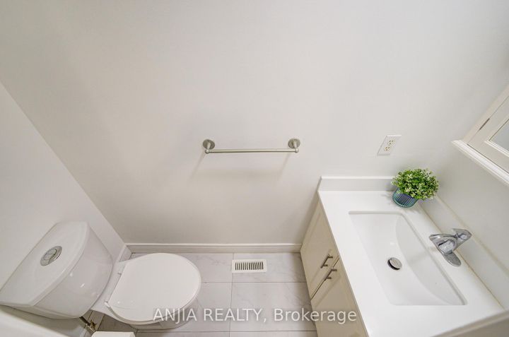 Photo 2 at 19 Dunbar Crescent, Milliken Mills East, Markham