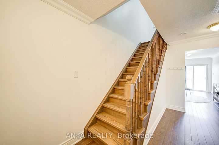 Photo 4 at 19 Dunbar Crescent, Milliken Mills East, Markham