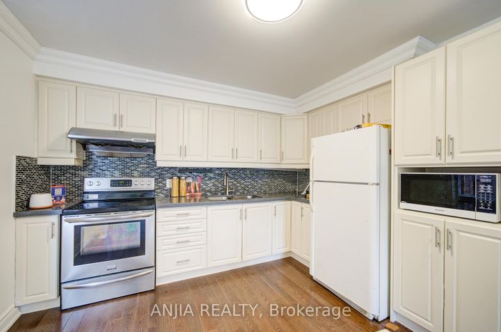 Photo 11 at 19 Dunbar Crescent, Milliken Mills East, Markham