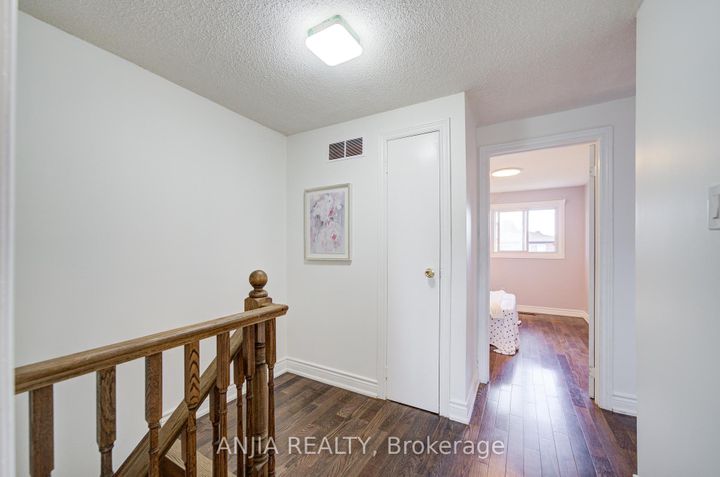 Photo 25 at 19 Dunbar Crescent, Milliken Mills East, Markham