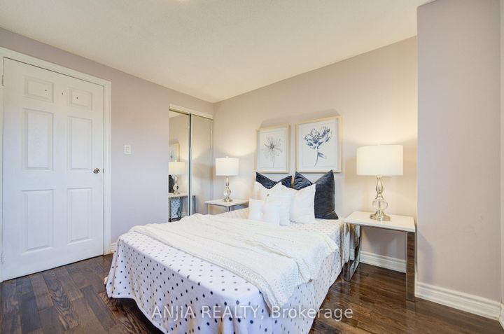 Photo 30 at 19 Dunbar Crescent, Milliken Mills East, Markham