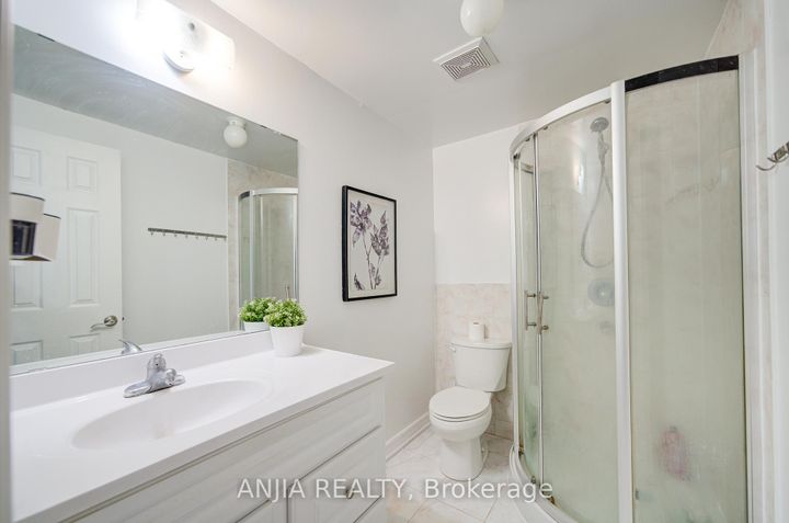 Photo 33 at 19 Dunbar Crescent, Milliken Mills East, Markham