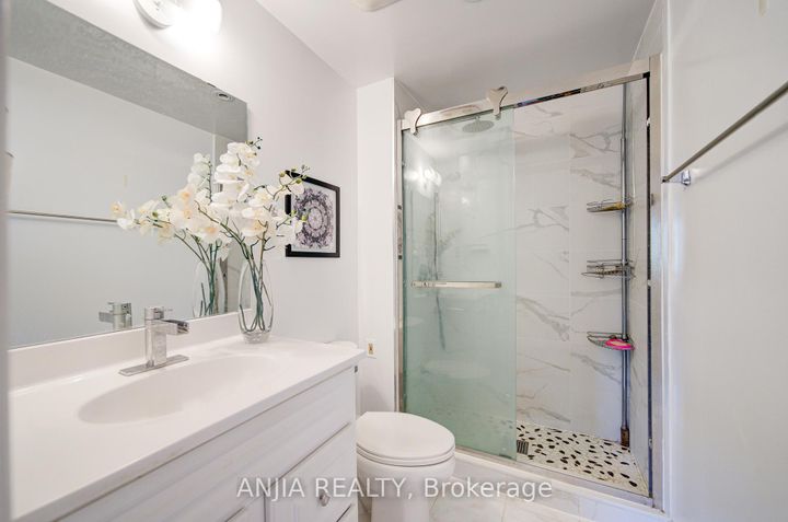 Photo 38 at 19 Dunbar Crescent, Milliken Mills East, Markham