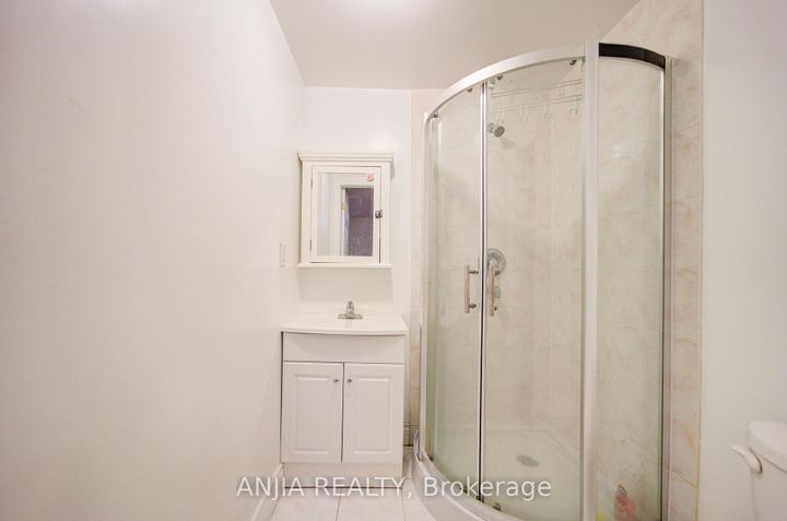 Photo 45 at 19 Dunbar Crescent, Milliken Mills East, Markham