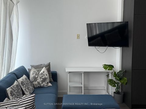 Photo 4 at 814 - 783 Bathurst Street, University, Toronto