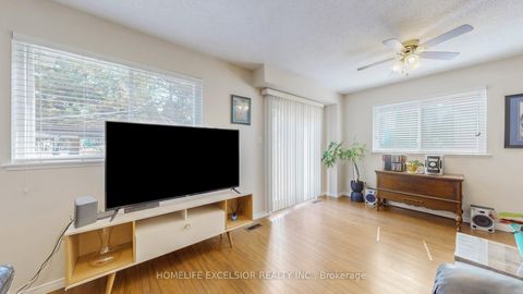 Photo 9 at 1 - 579 Gibney Crescent, Summerhill Estates, Newmarket