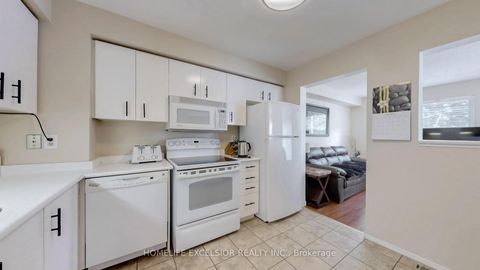 Photo 13 at 1 - 579 Gibney Crescent, Summerhill Estates, Newmarket