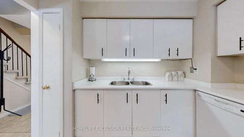 Photo 14 at 1 - 579 Gibney Crescent, Summerhill Estates, Newmarket