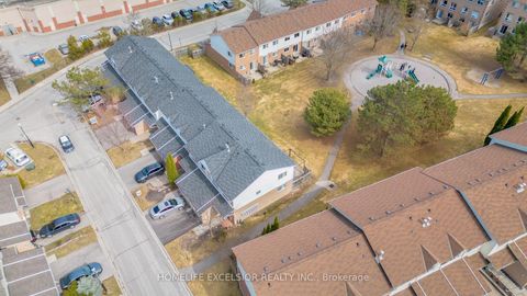 Photo 34 at 1 - 579 Gibney Crescent, Summerhill Estates, Newmarket