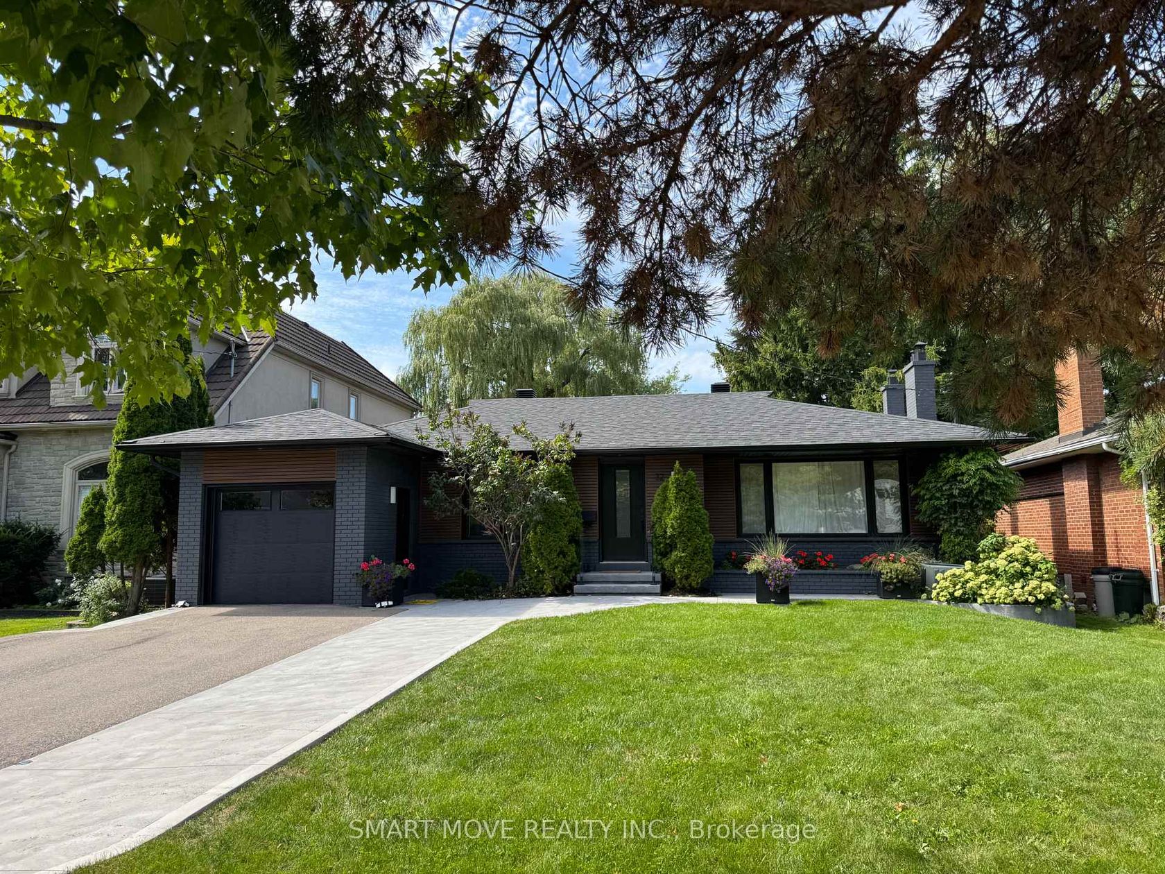 32 Burnelm Drive, City Centre West, Toronto 