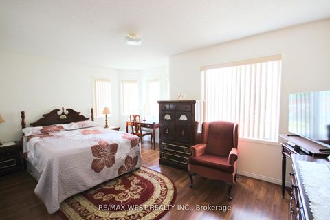 Photo 14 at 1 Platinum Drive, Amesbury, Toronto