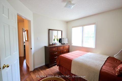 Photo 20 at 1 Platinum Drive, Amesbury, Toronto